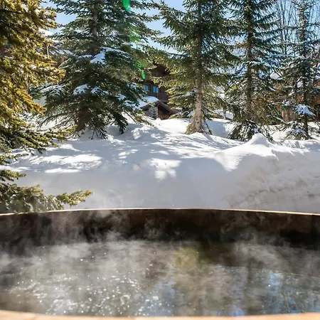 Chalet De Classe Royale Au Coeur De Courchevel